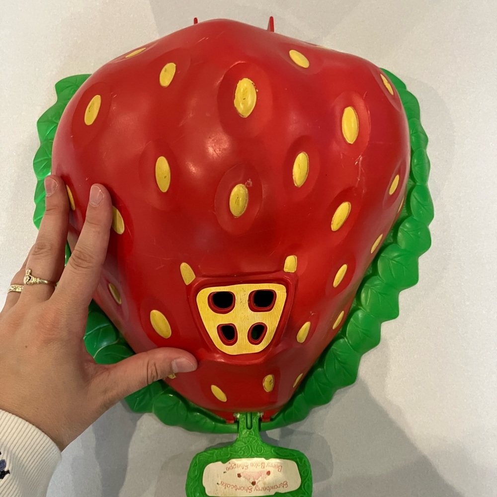 Vintage Strawberry Shortcake Berry Bake Shoppe